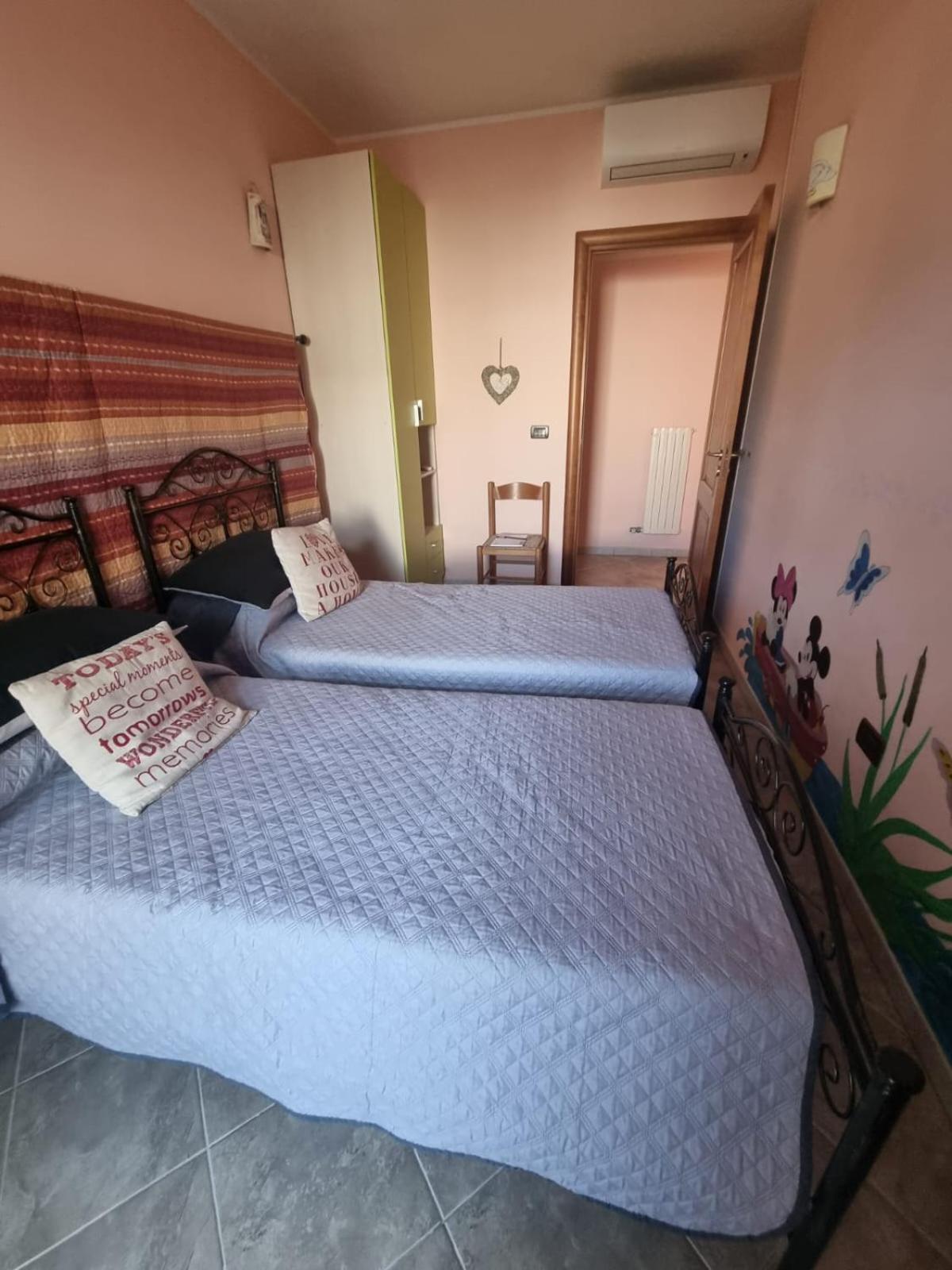 Apartment 2 Bedroomed - Sleeps 5 *