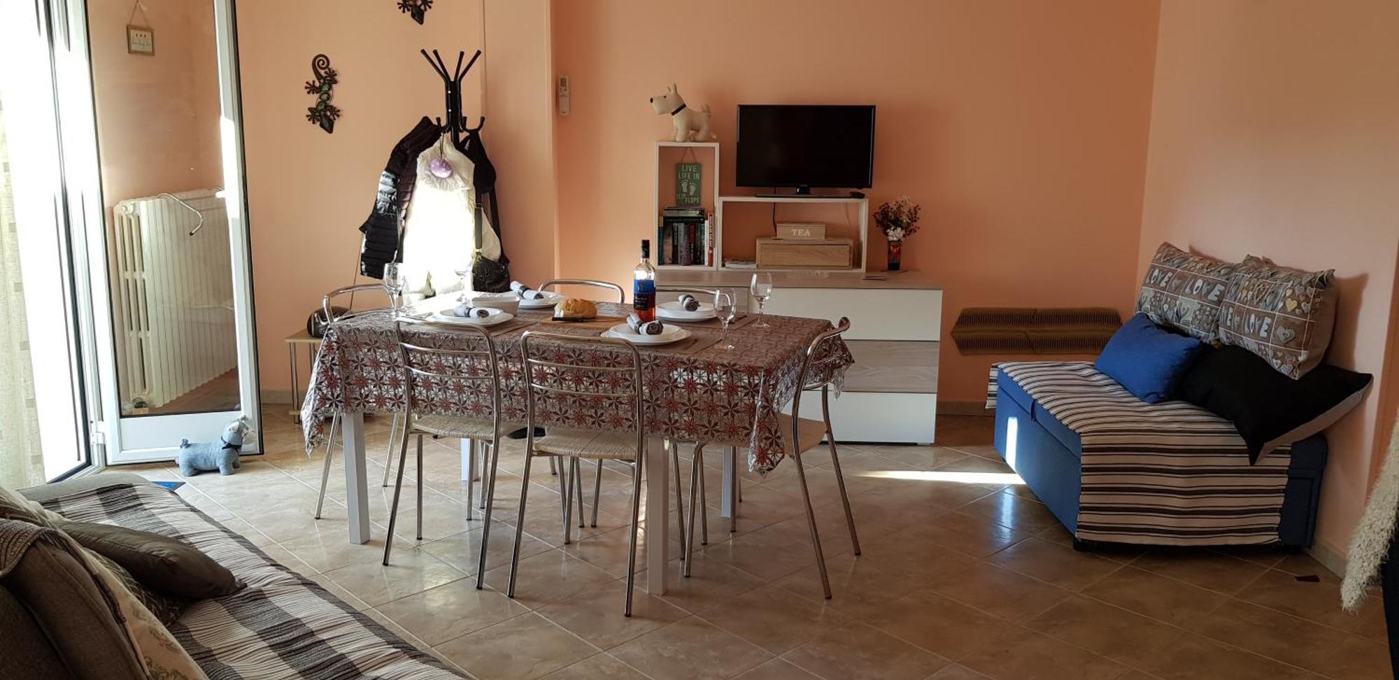Apartment 2 Bedroomed - Sleeps 5 *