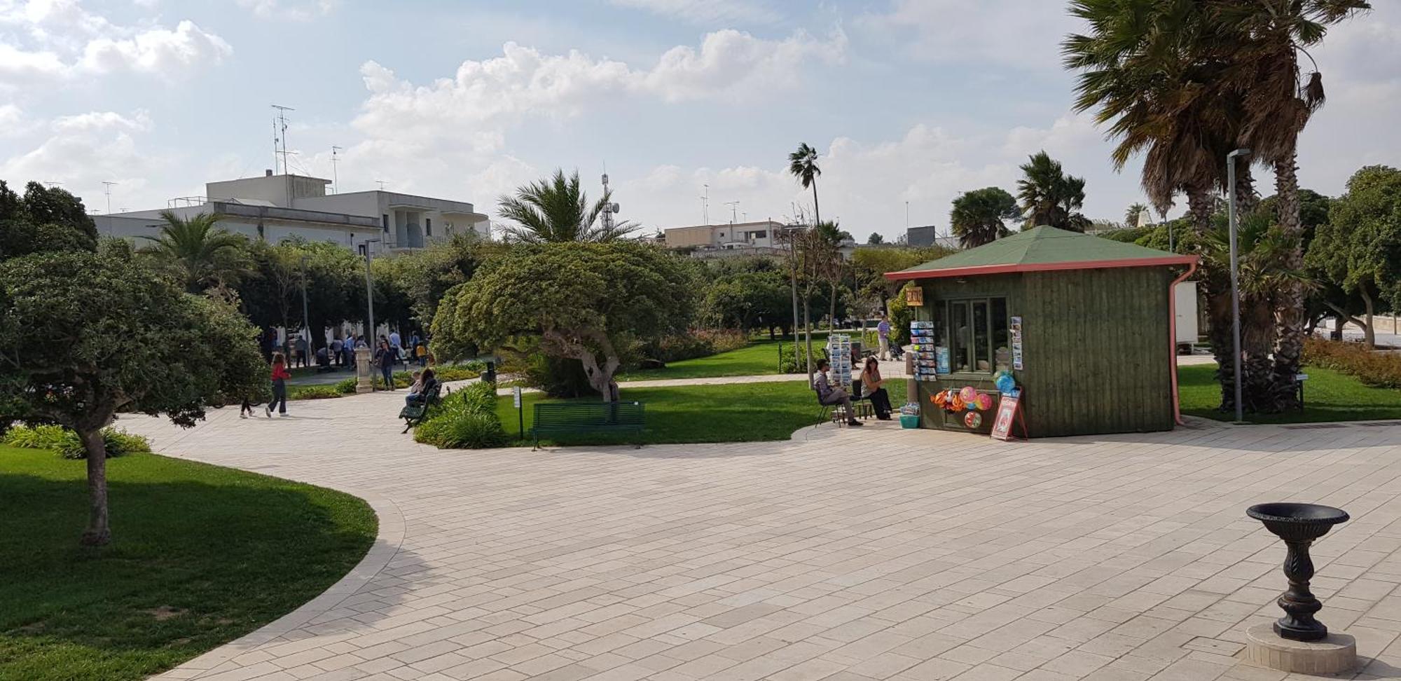 Apartment 2 Bedroomed - Sleeps 5 *